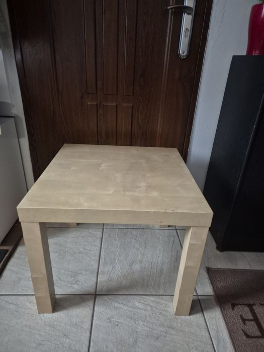 Witam sprzedam stolik używany w dobrym stanie