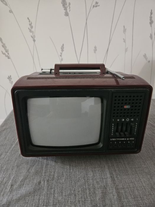 Stary telewizor  rosyjski