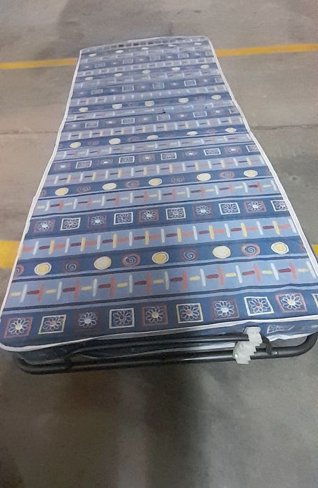 Cama solteiro dobrável e potável 190x80cm como nova