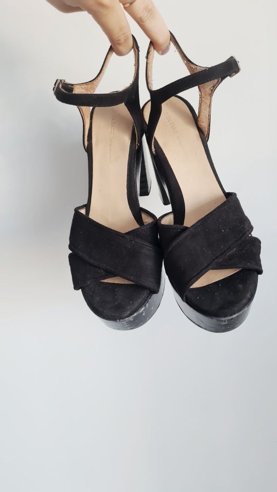 Czarne sandały na słupku wysokiej platformie Zara 38
Obcas 10.5 cm
Kot