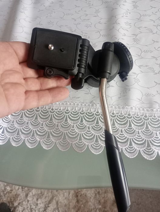 Uchwyt do statywu pod aparat lub kamerę