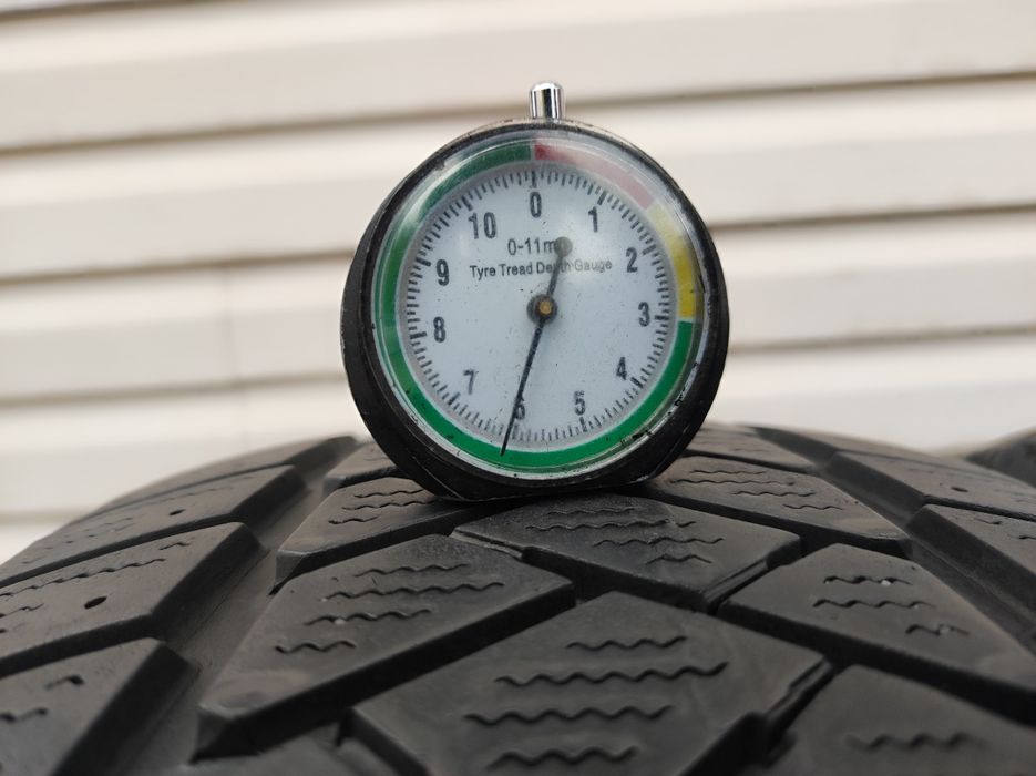 215.60.17c komplet opon zimowych Dunlop