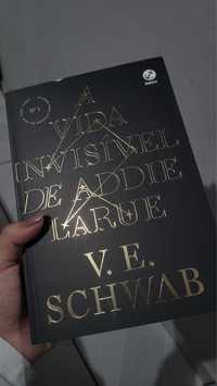 Livro “A vida invisivel de Addie Larue”