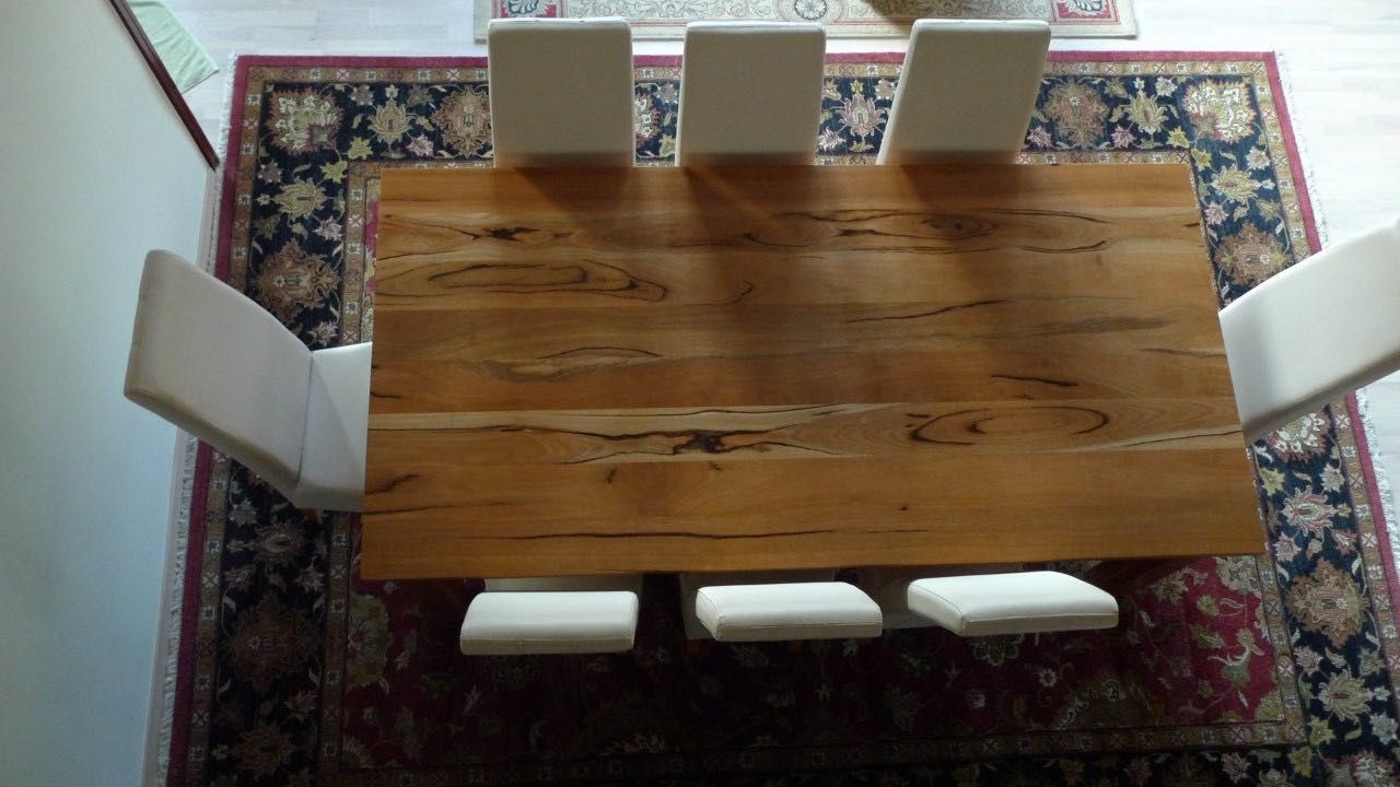 Jedyny i niepowtarzalny stół z litego drewna Marii