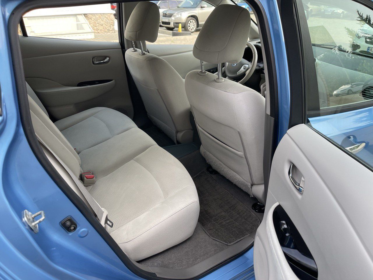 Продам Nissan Leaf