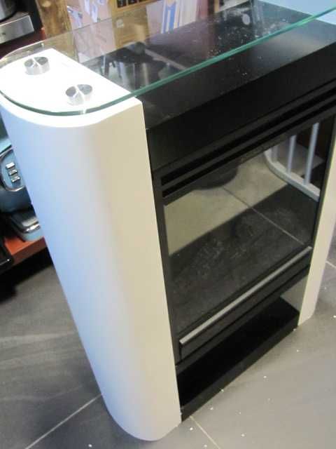 Kominek elektryczny 900/1800W płomienie LED Klarstein Studio biały
