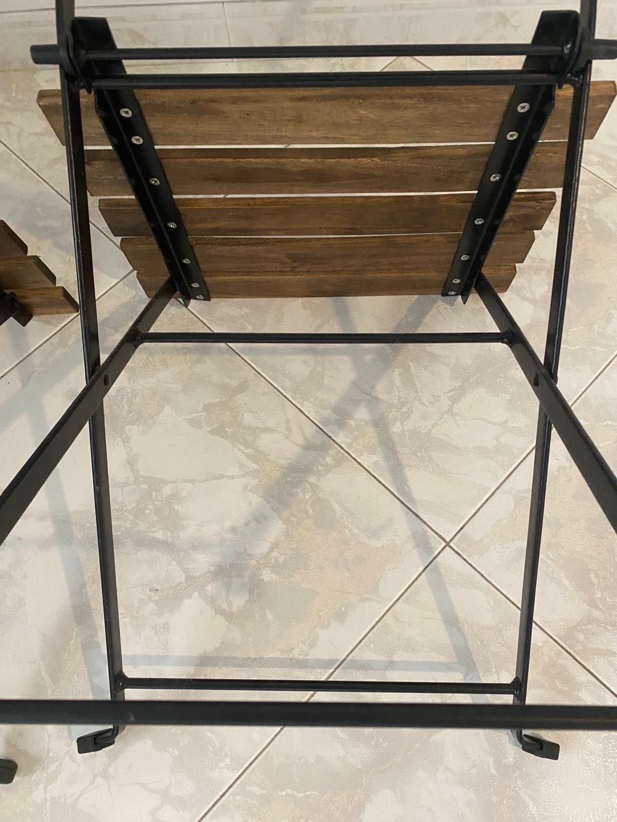 Mesa com duas cadeiras
