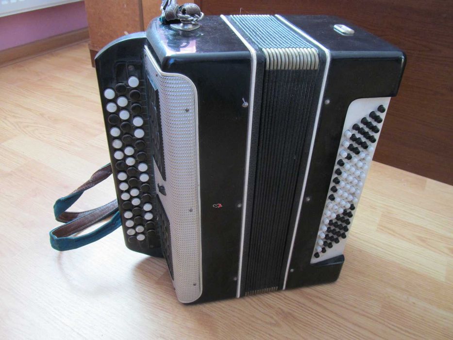 Stary Akordeon guzikowy,grający