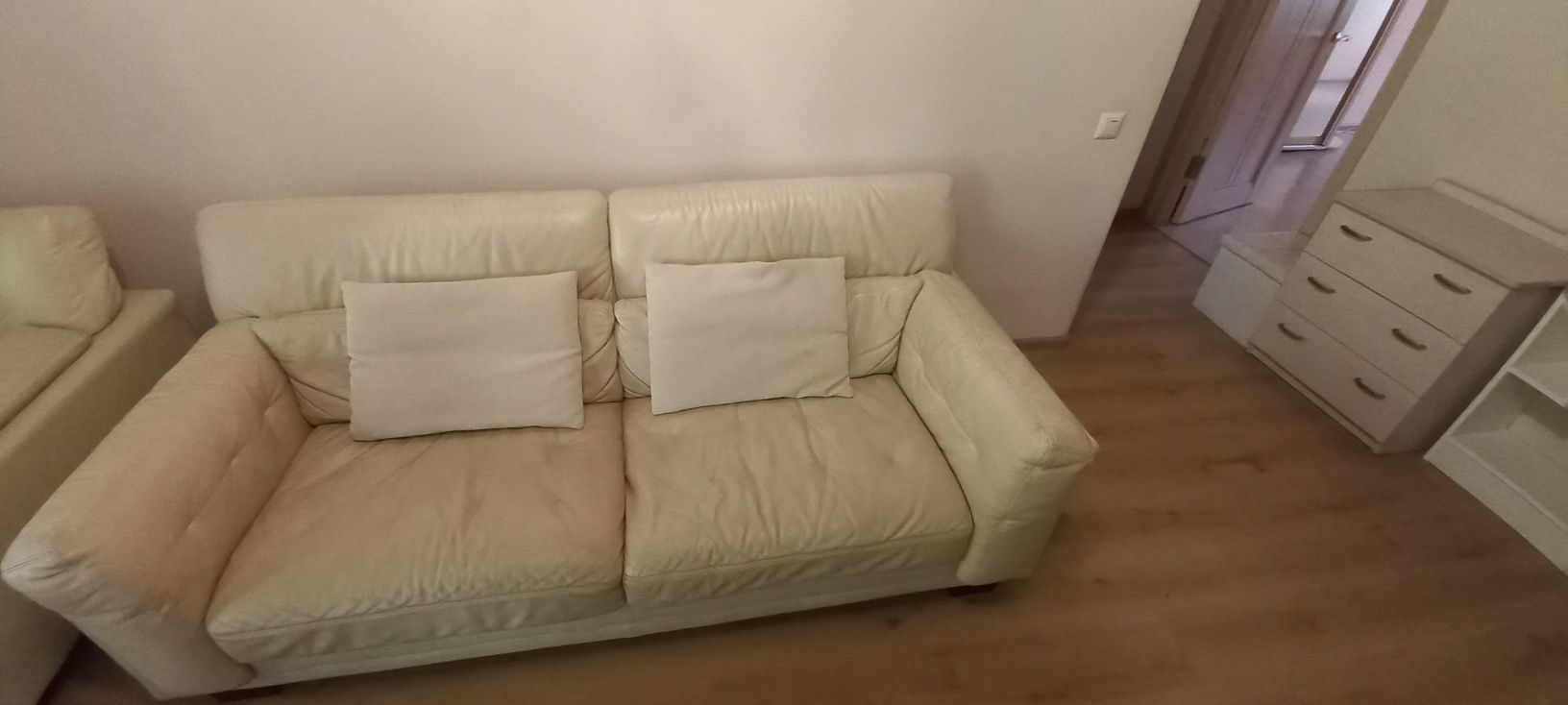Мягкий уголок с креслом,.