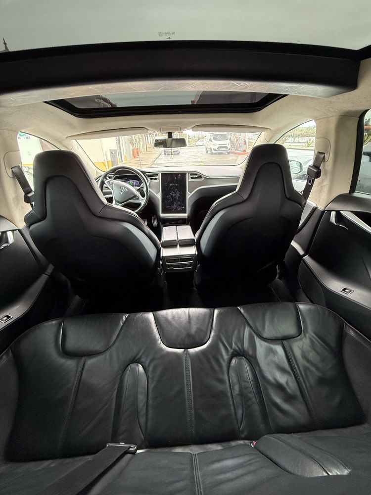 Tesla Model S P85 carregamentos gratuitos