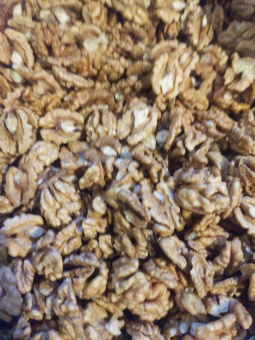 Горіхи волоські (грецькі) та насіння гарбуза.