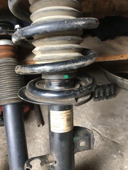 Продам передні амортизатори стійки бмв х5