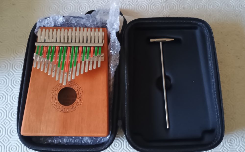 Vendo Kalimba nova