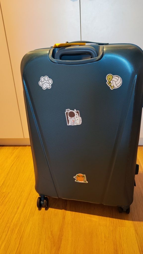 Walizka duża Witchen z kolekcji Explorer Line, użyta raz
