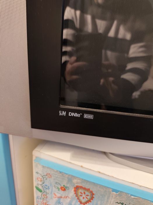 TV crt 16/9 com 75cm