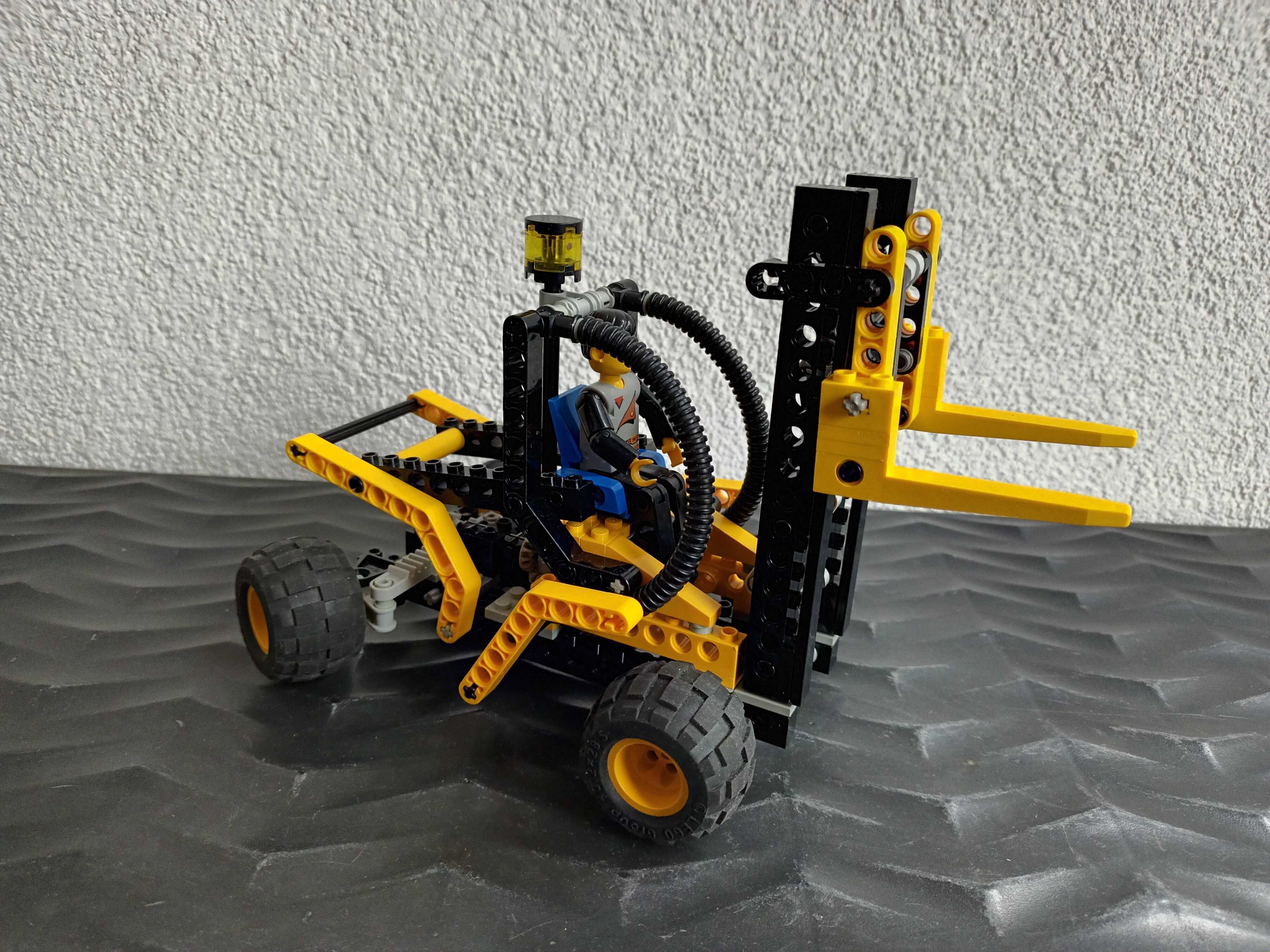 Klocki LEGO Technic 8248 - Forklift