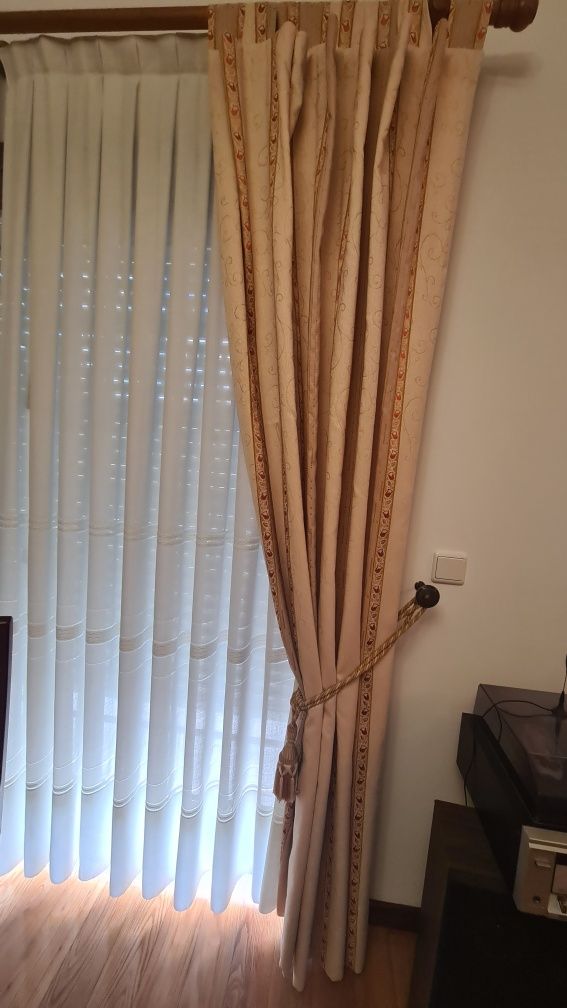 Cortinas e reposteiro de sala