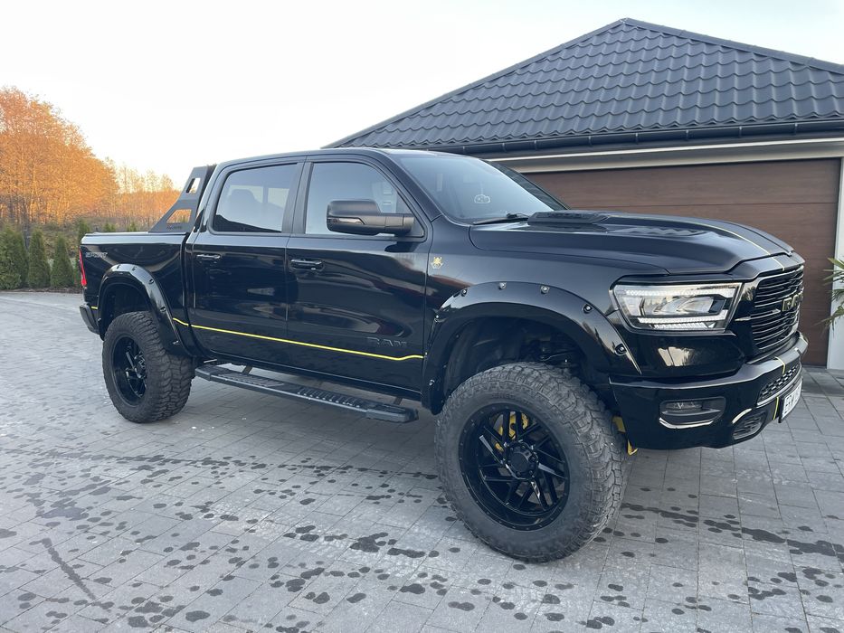 Ram 1500 Sport 5.7 LPG lift 6” duzy byk czarny zarejestrowany kola 37”