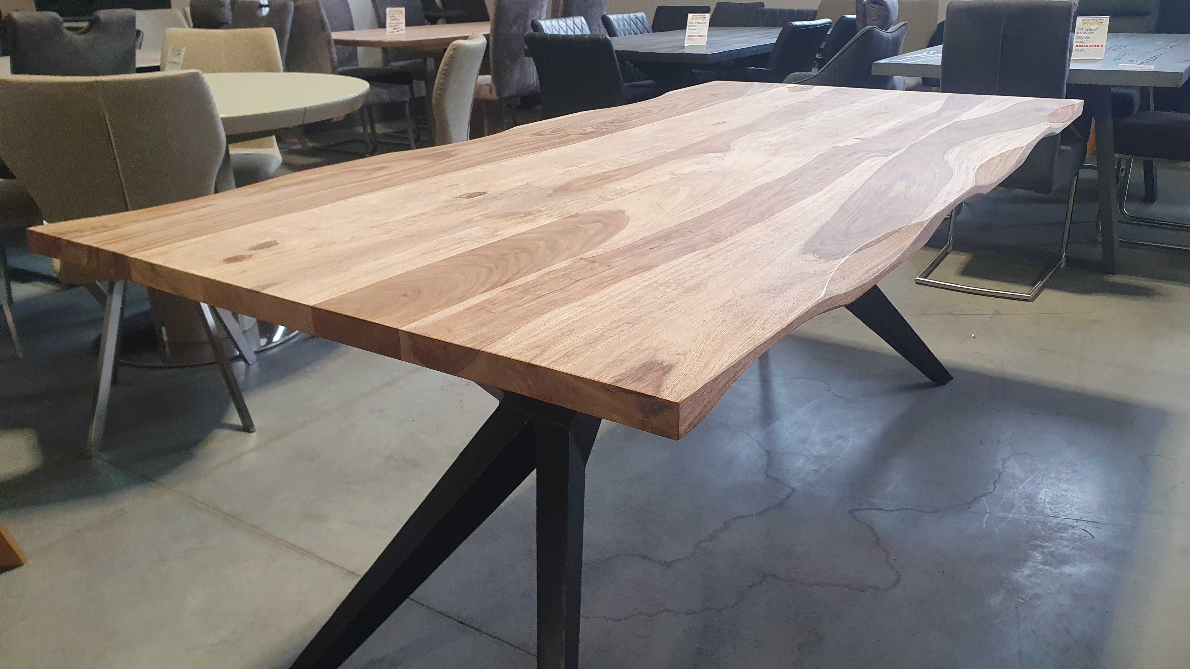 Stół firmy Woodford z drzewa Sheesham