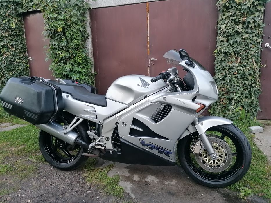 Honda vfr 750 rc36 po serwisie nowe opony