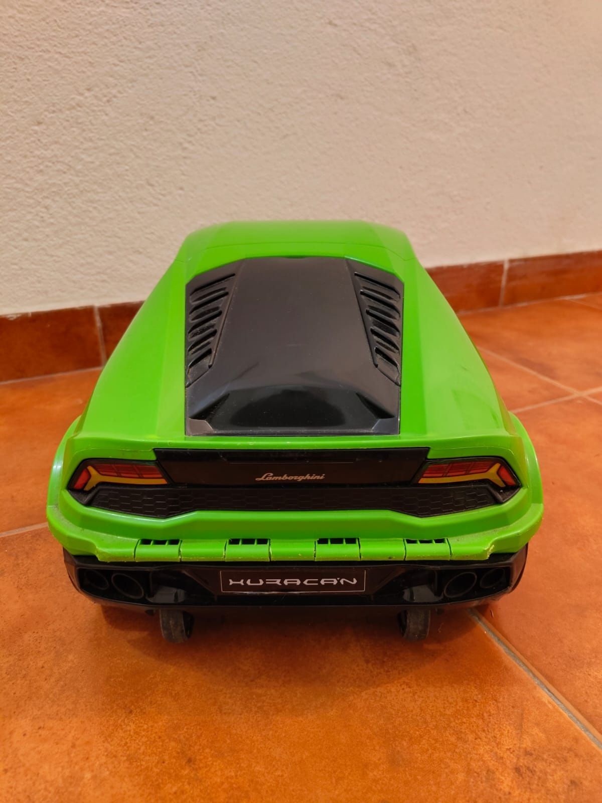Mala criança lamborghini