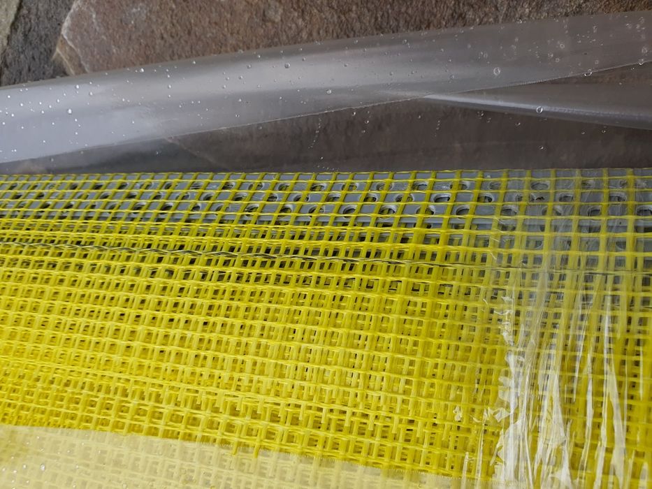Narożnik PCV siatką 3m plastik pozostałość ocieplenie elewacja siatka