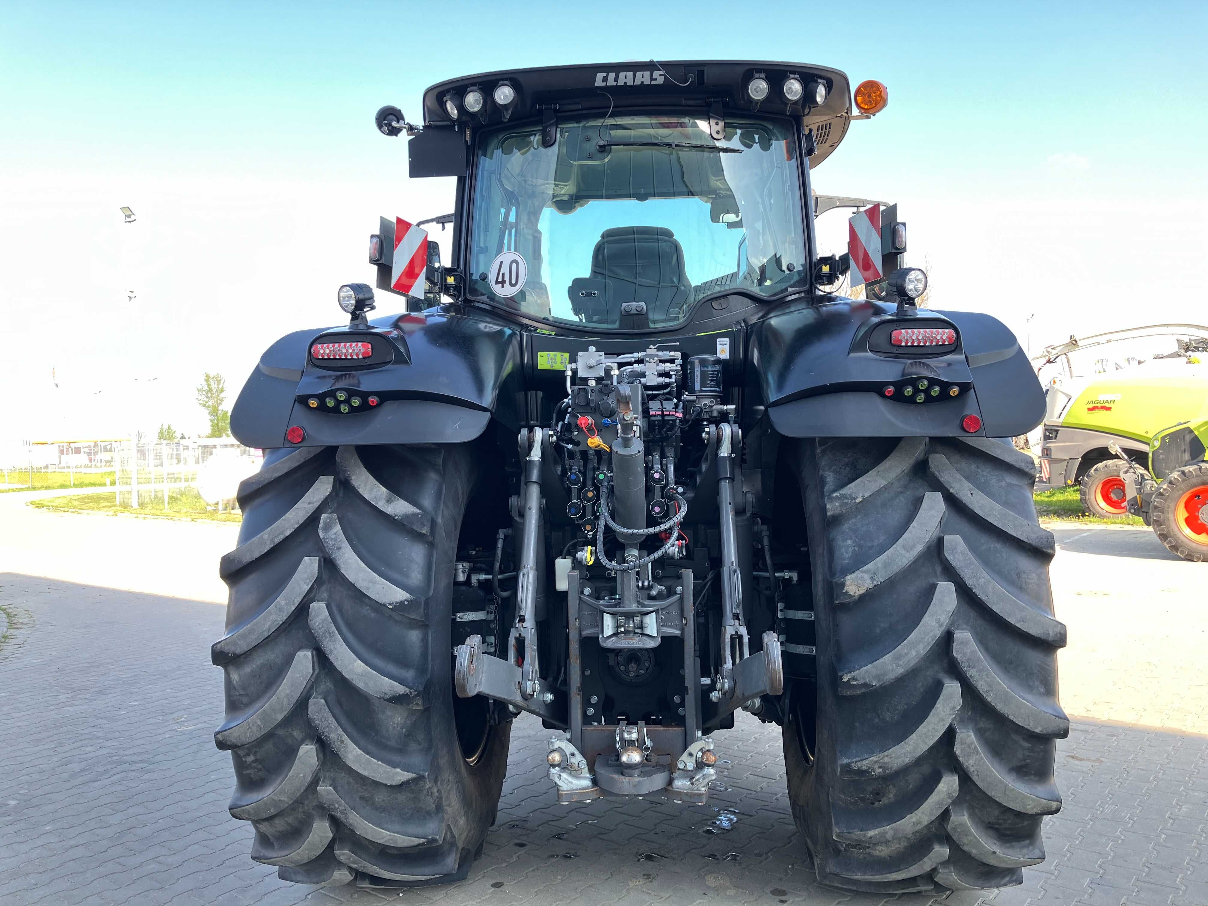 Трактор Claas Axion 830