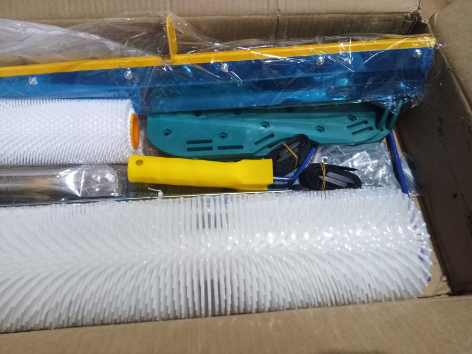 Zestaw narzedzi do wylewki samopoziomującej.