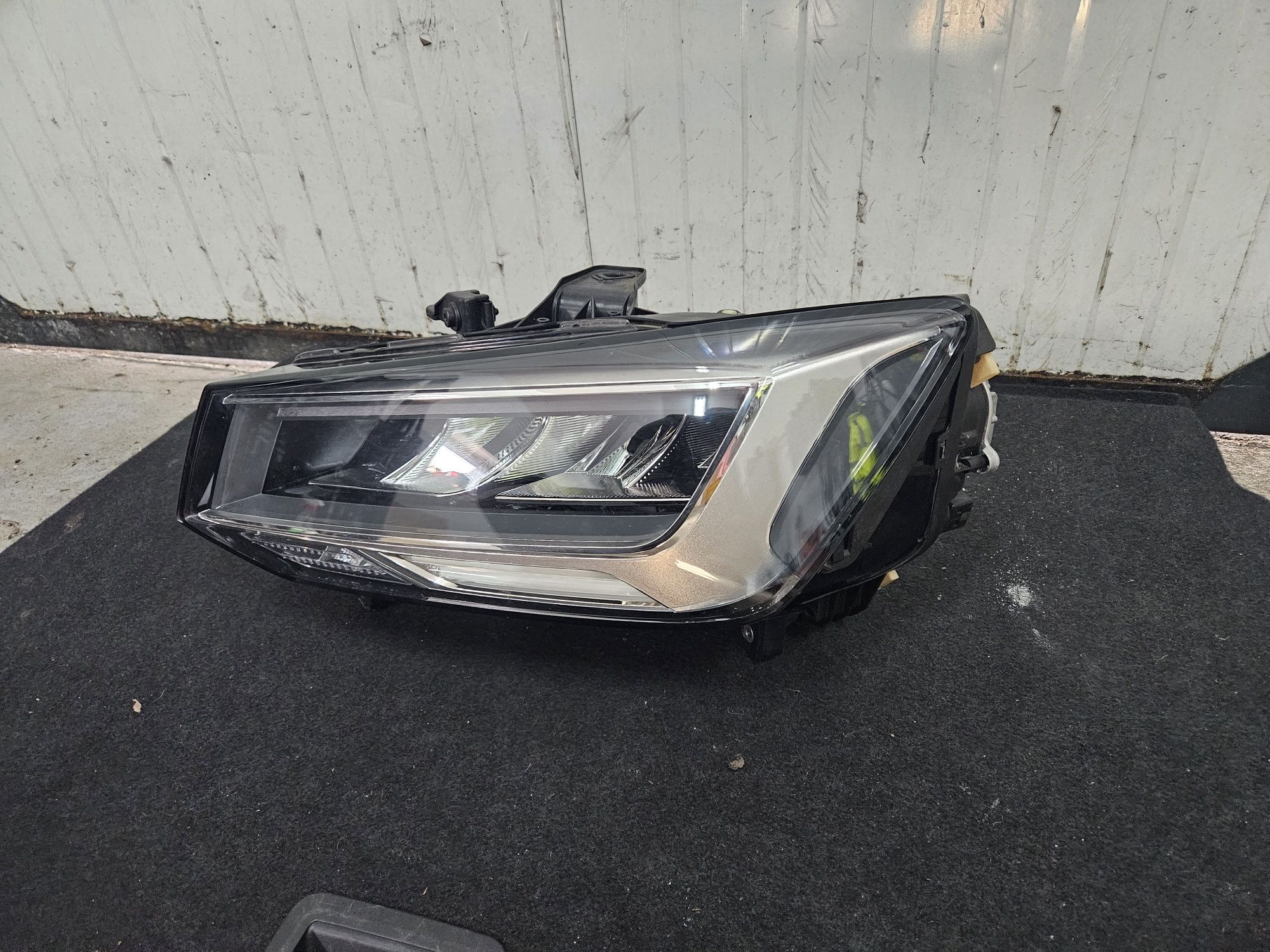 Lampa Reflektor lewy Full Led Audi Q2 81A lift