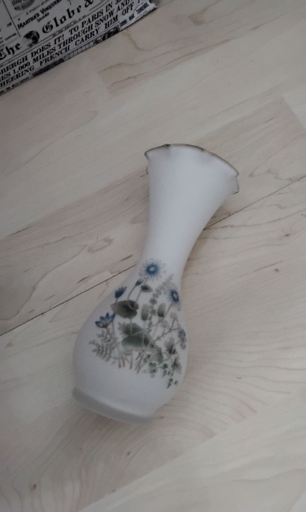 Vintage wazon szklo satynowe białe
