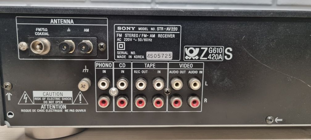 Amplituner stereo SONY STR-AV220.