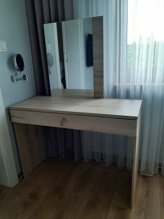 Komplet mebli do sypialni.