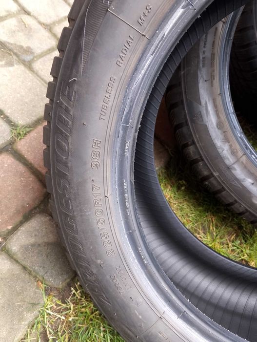 opony 4 szt. 225/50/17 Bridgestone Blizzak LM 001  Run-flat