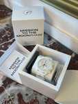 Omega x Swatch Snoopy SO33W700：Bioceramika w Biały Stylu