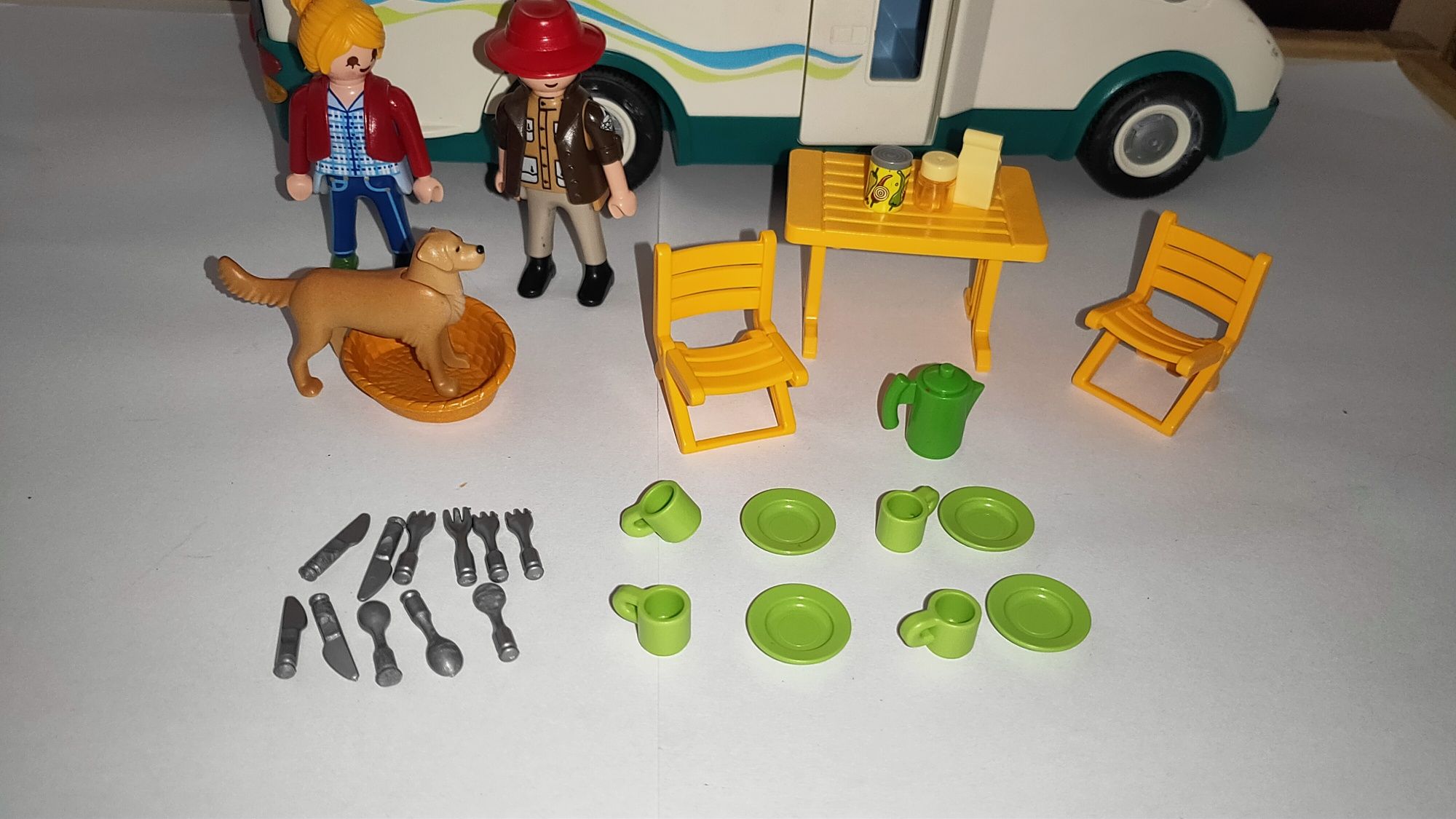 Auto Kamper playmobil z dodatkami