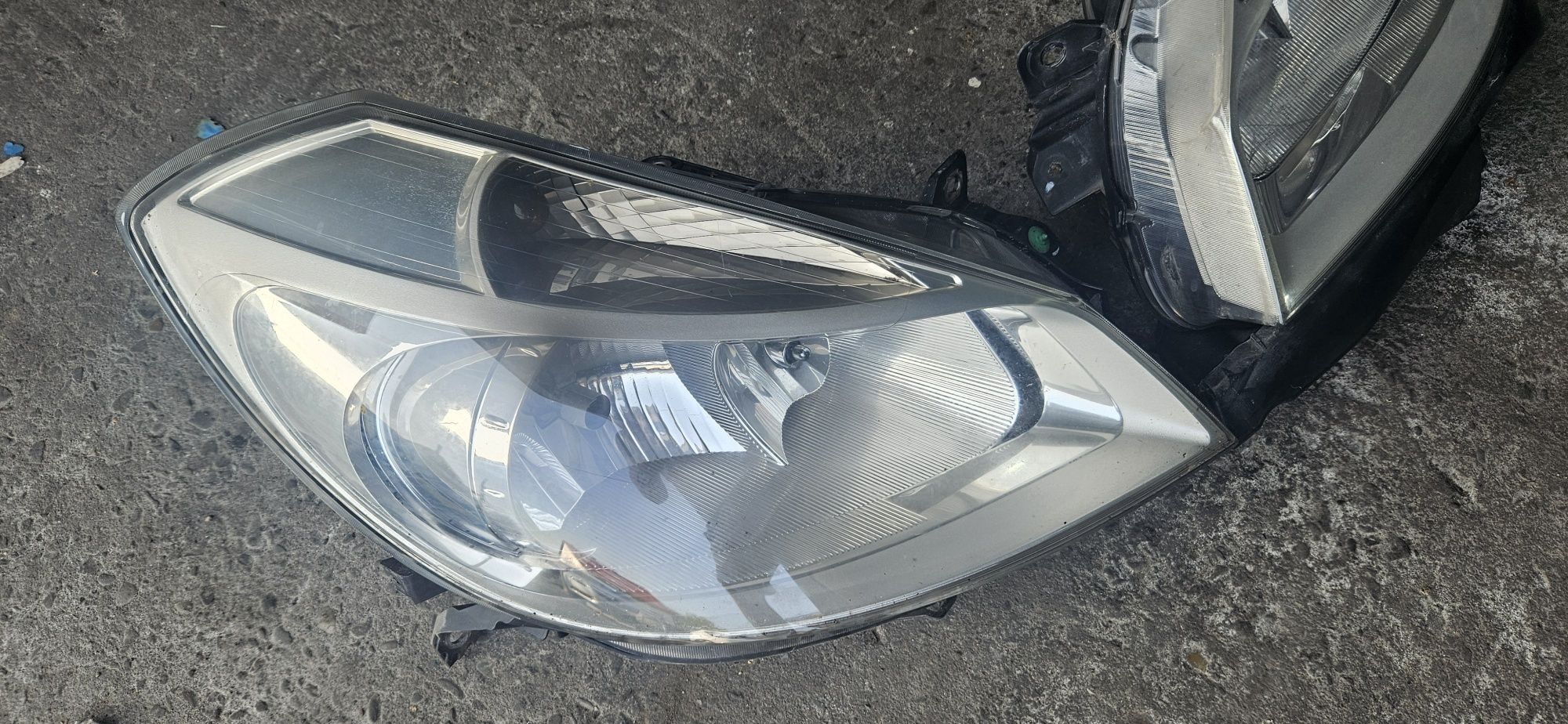 Renault Clio III Lampa Przód