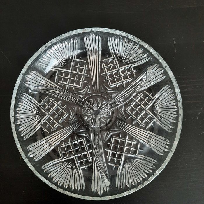 pratos para aperitivos com divisórias