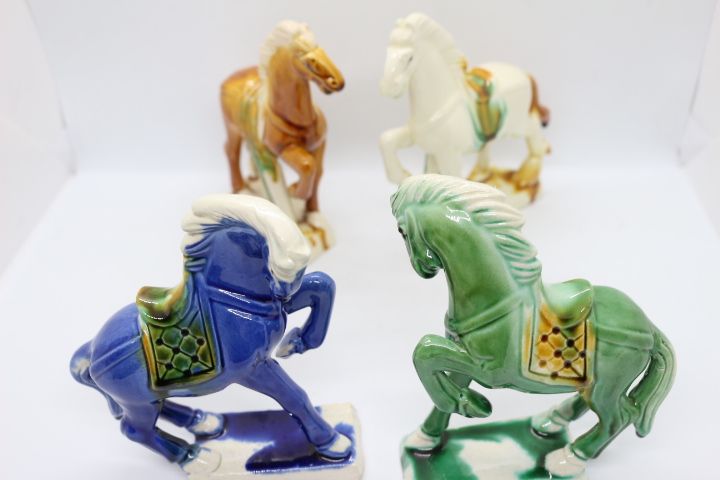 4 Cavalos Porcelana Chinesa Antiga Dinastia Tang 3 cores anos 70