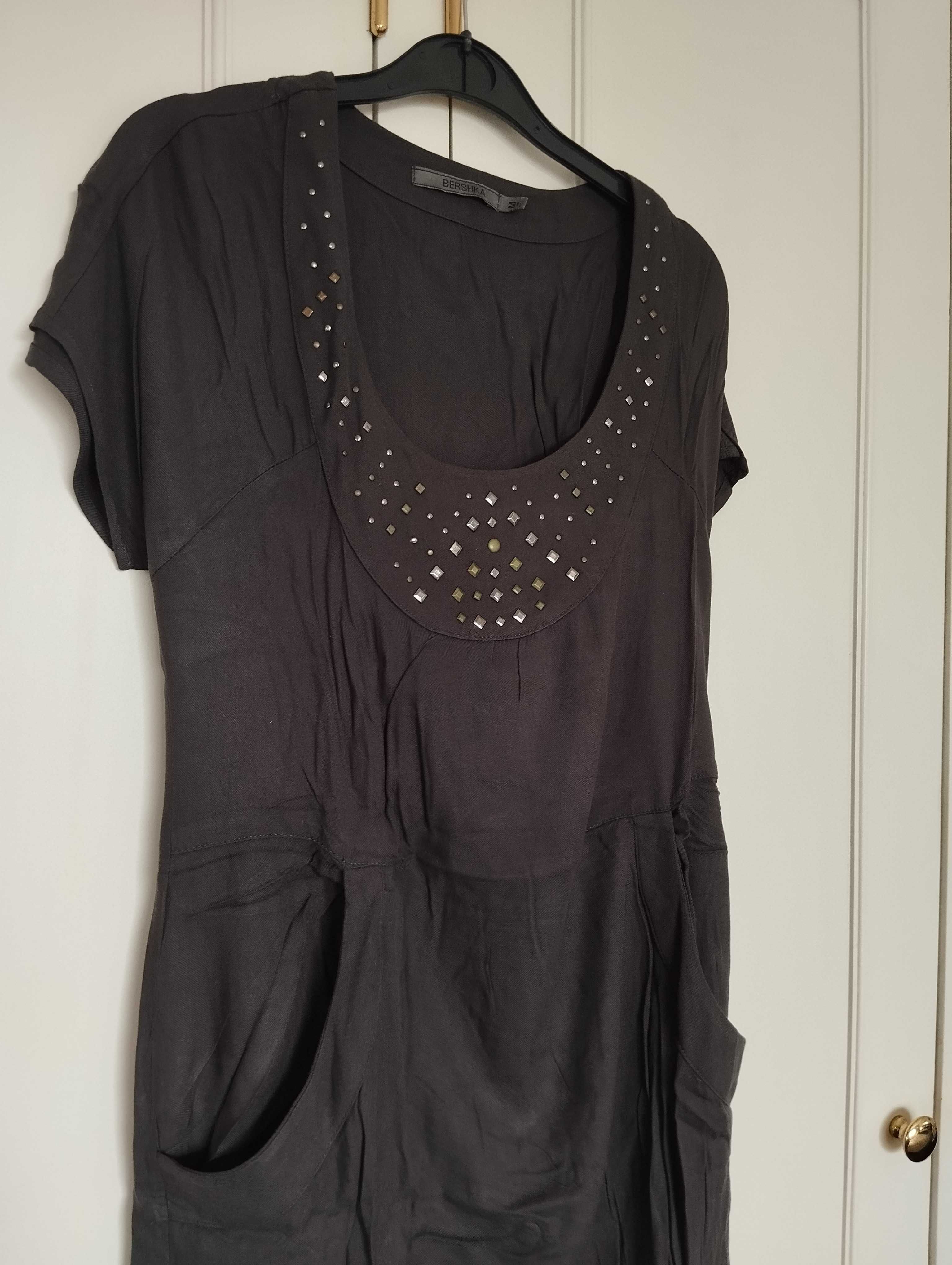 Vestido Bershka com aplicações metálicas