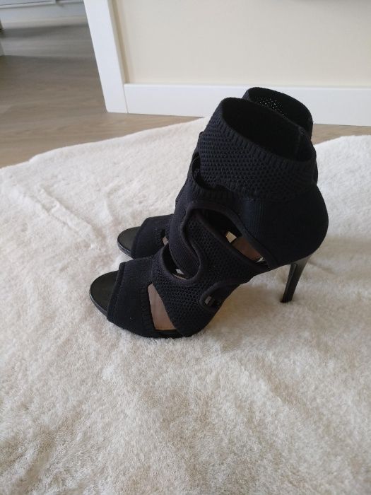 Sandálias tiras Zara