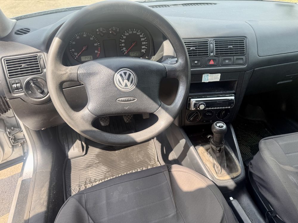 VW Golf/2003r/1.6 LPG/technicznie bdb/2x opony