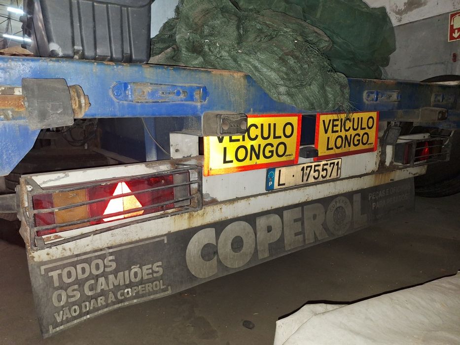 Semi-reboque estrado