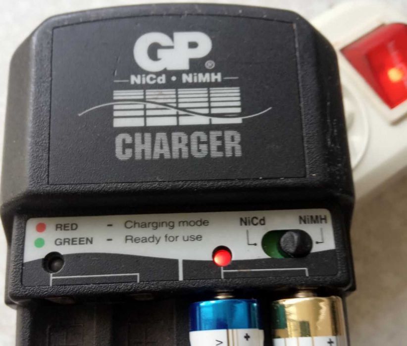 Автоматическое зарядное устройство, для пальчиковых аккумуляторов