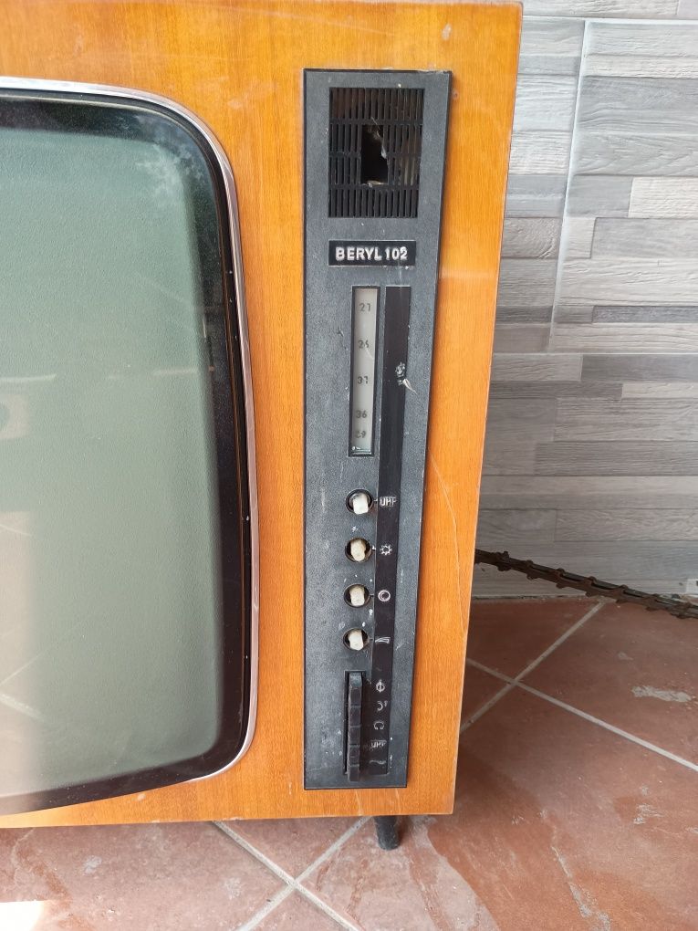 Telewizor Beryl 102 UNITRA. Dekoracja, wystrój PRL