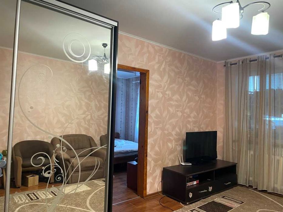 Продаж  4-х кімнатної квартири на Дзержинці