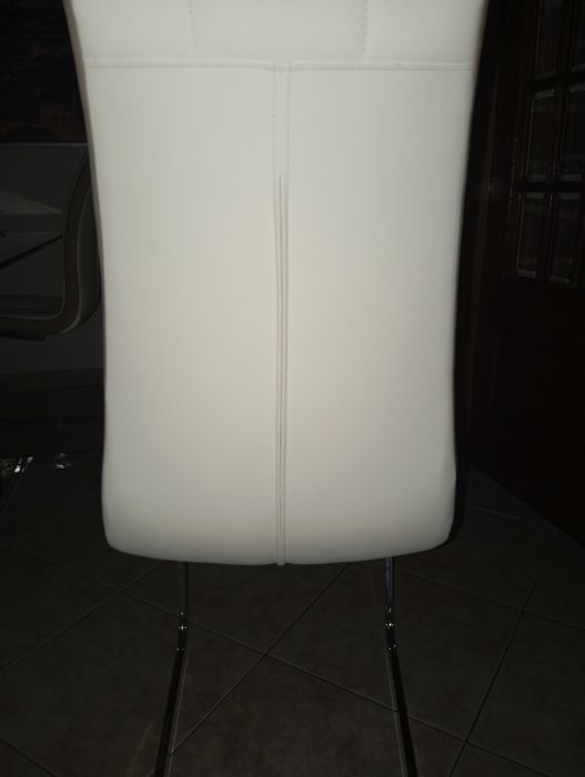 Vendo 04 cadeiras em pele
