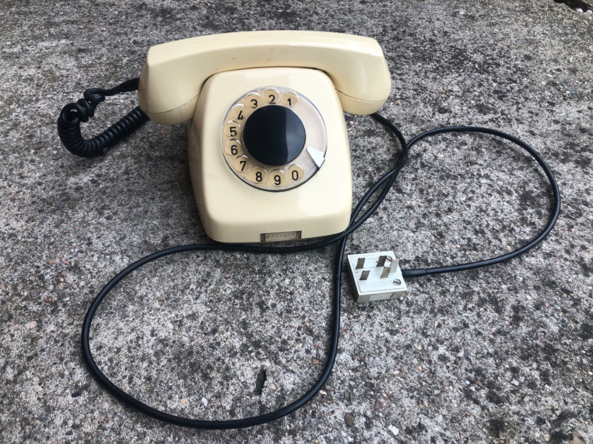 Telefon stacjonarny