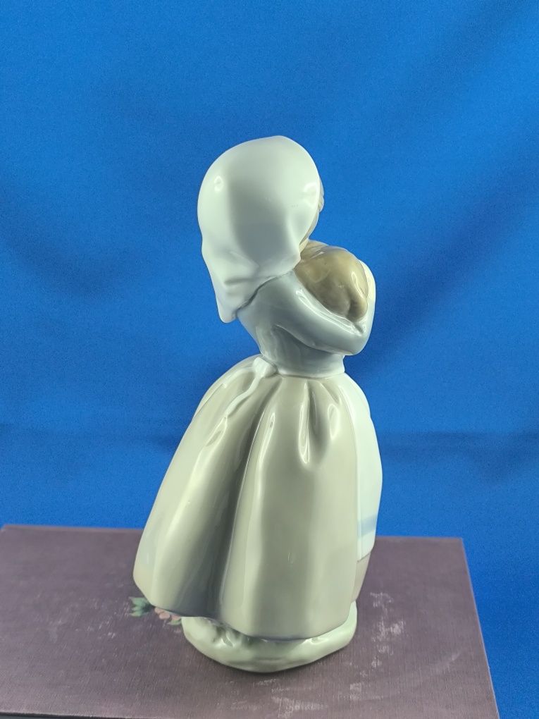 Dziewczyna z owieczką Nao by Lladro Hiszpania #porcelana #ozdoba