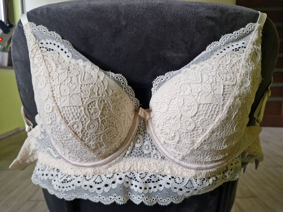 Biustonosz ESOTIQ 65E