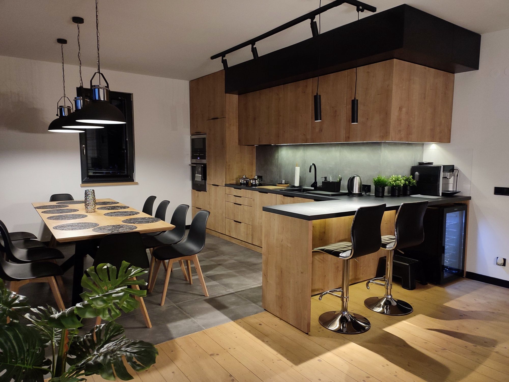 Dom 10 osób , góry, wynajem, noclegi,  jaccuzi , sauna. Istebna